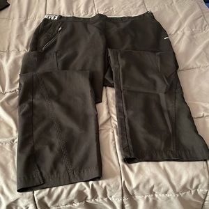 Grey’s Anatomy 5 pocket scrub pants. Size large.